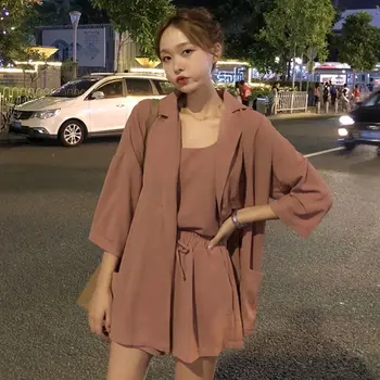 Дамски корейската версия на свободно намаляване от три елемента, нов пролетно-летния комплект малки шорти на подтяжках, с костюм, сако, дамски дрехи